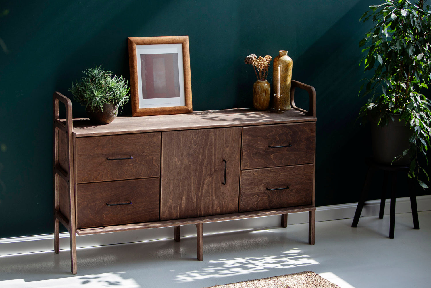 Sideboard with drawers, sideboard with a cabinet or maybe a sideboard made of plywood - which one to choose?