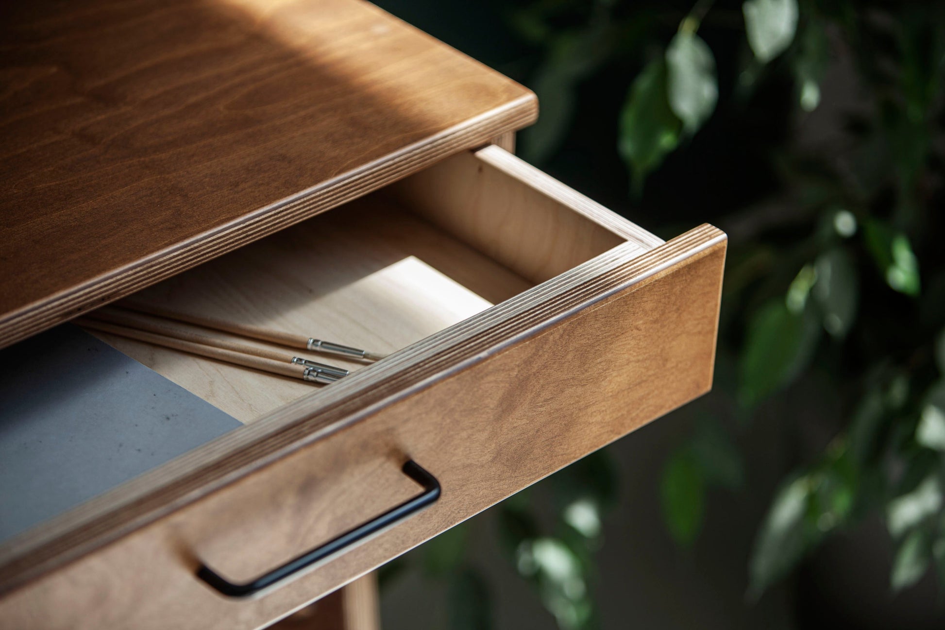 detail-wooden-mid-century-desk