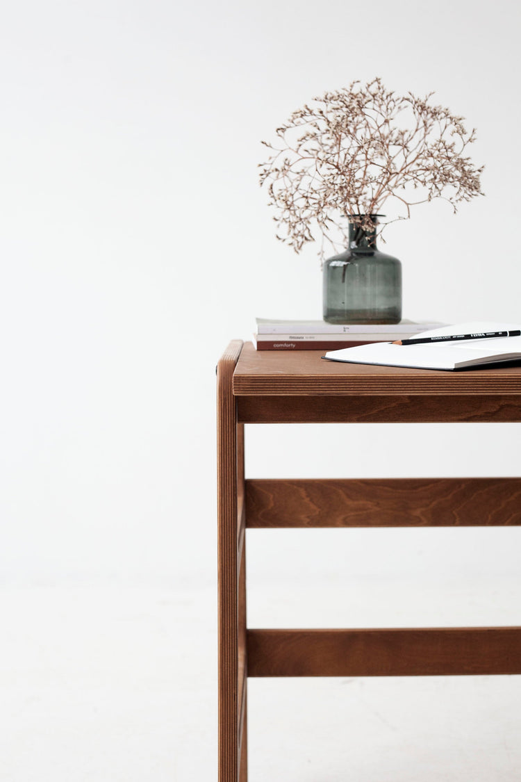 details-of-mid-century-desk