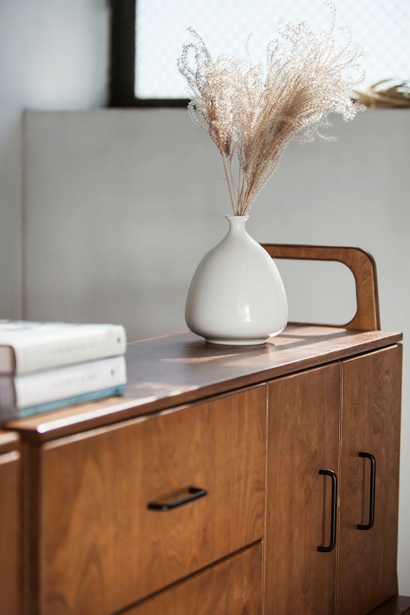 sideboard-detail-of-wooden-drawer