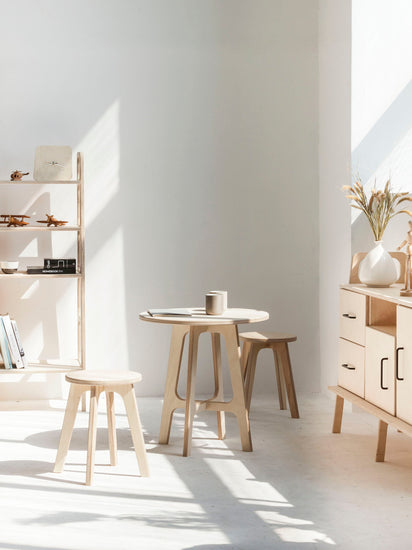 wooden-round-coffee-table-in-mid-century-modern-style